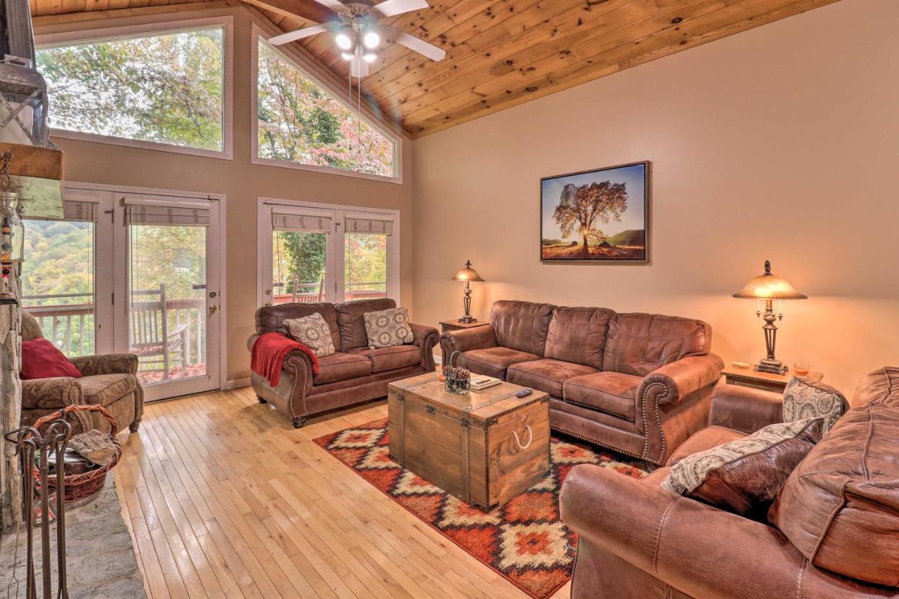 Rustic Red Cabin With Deck In Maggie Valley Club! Exterior photo