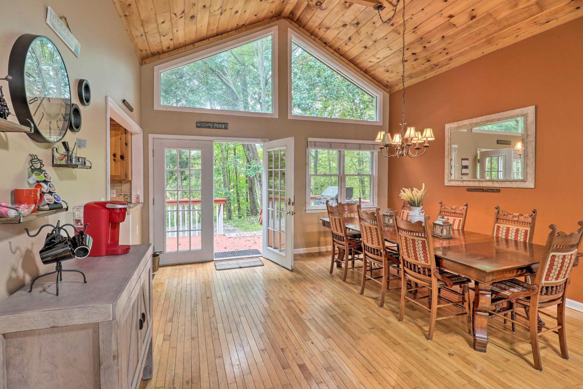 Rustic Red Cabin With Deck In Maggie Valley Club! Exterior photo