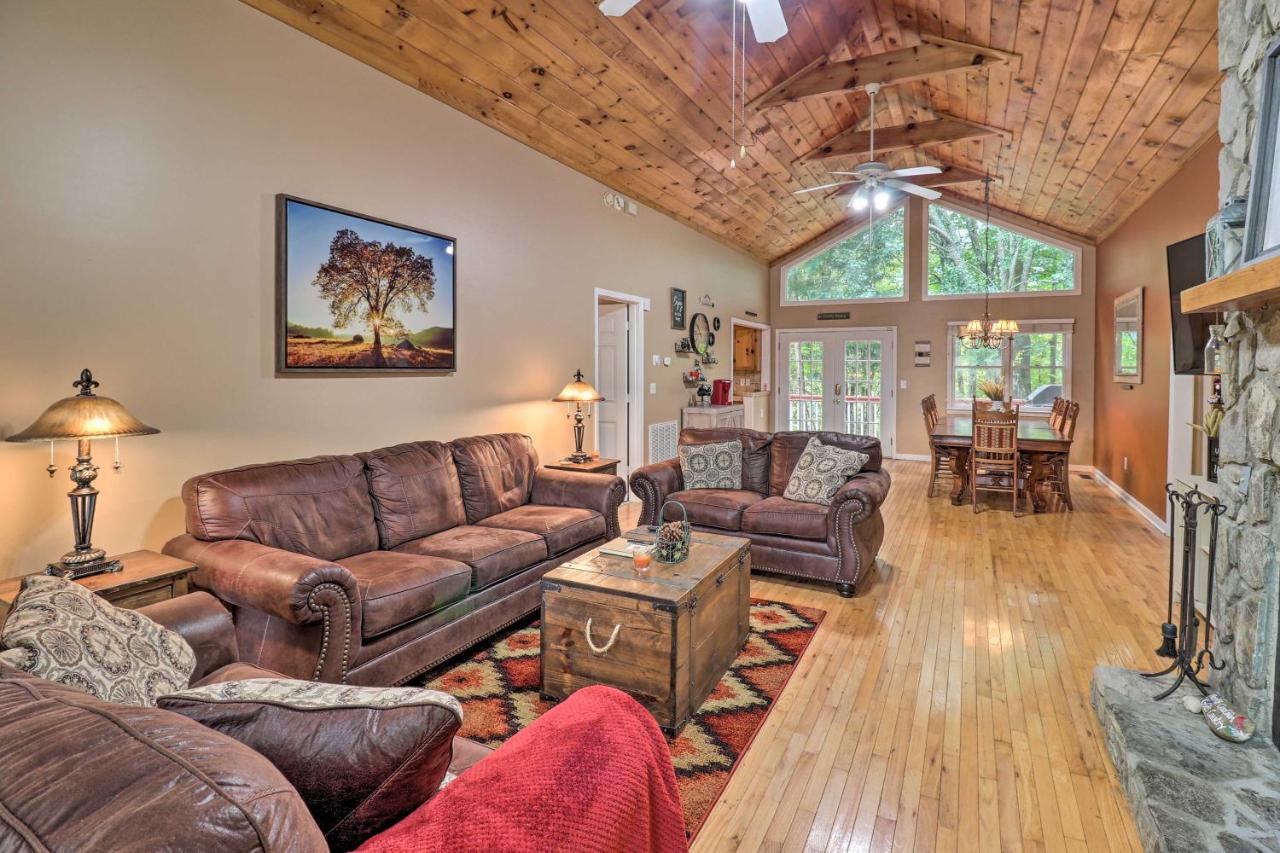 Rustic Red Cabin With Deck In Maggie Valley Club! Exterior photo