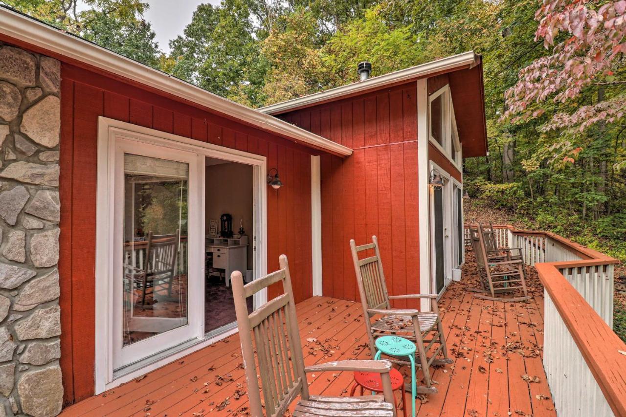 Rustic Red Cabin With Deck In Maggie Valley Club! Exterior photo