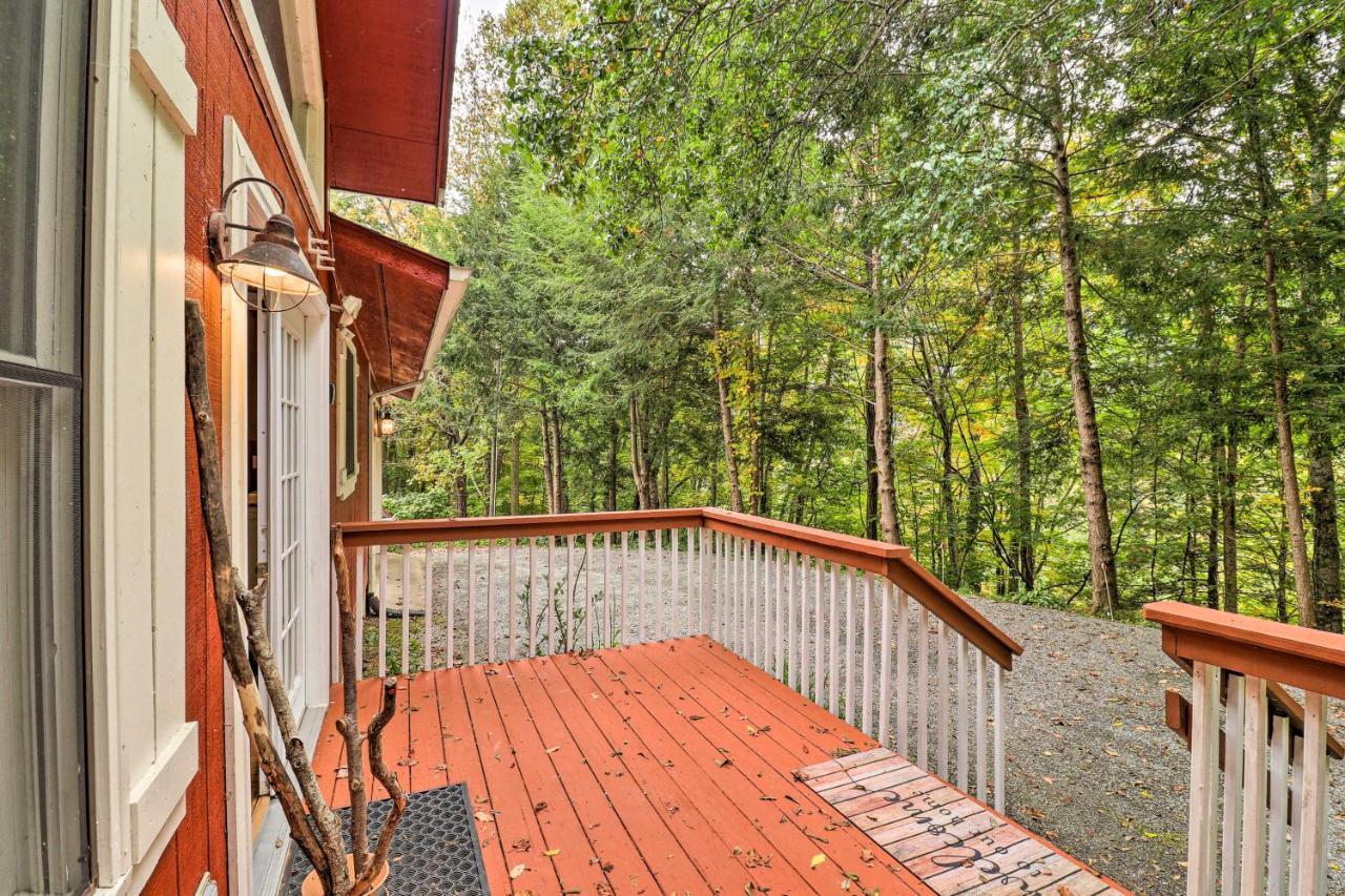 Rustic Red Cabin With Deck In Maggie Valley Club! Exterior photo